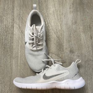 Women’s 8.5 Nike Flex